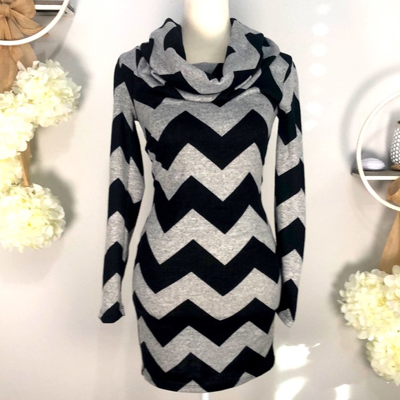 Rue 21 cowl neck black & gray zig zag long sleeve sweater dress. NWOT! Sz XS - Picture 1 of 7